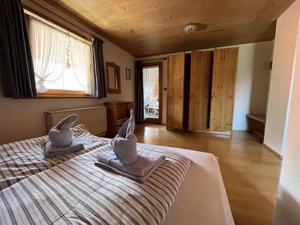 Bedroom, wardrobe