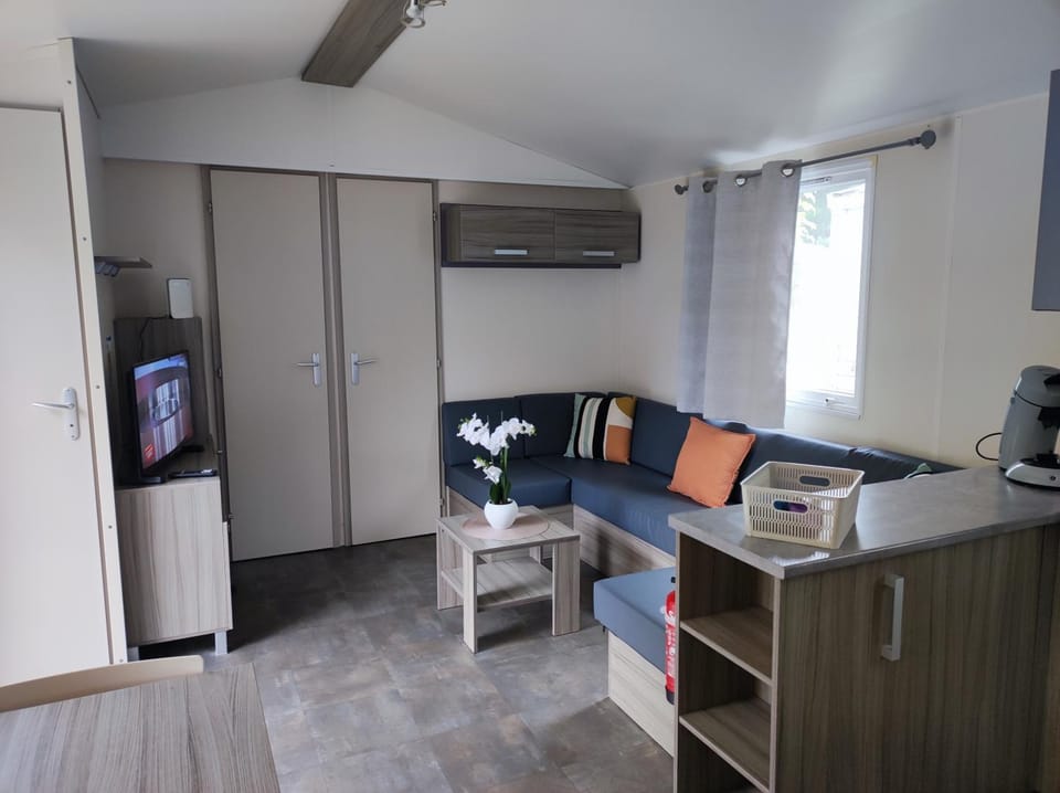 TV and multimedia, Seating area
