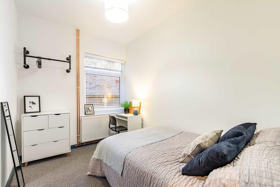 Bed, Photo of the whole room, Bedroom