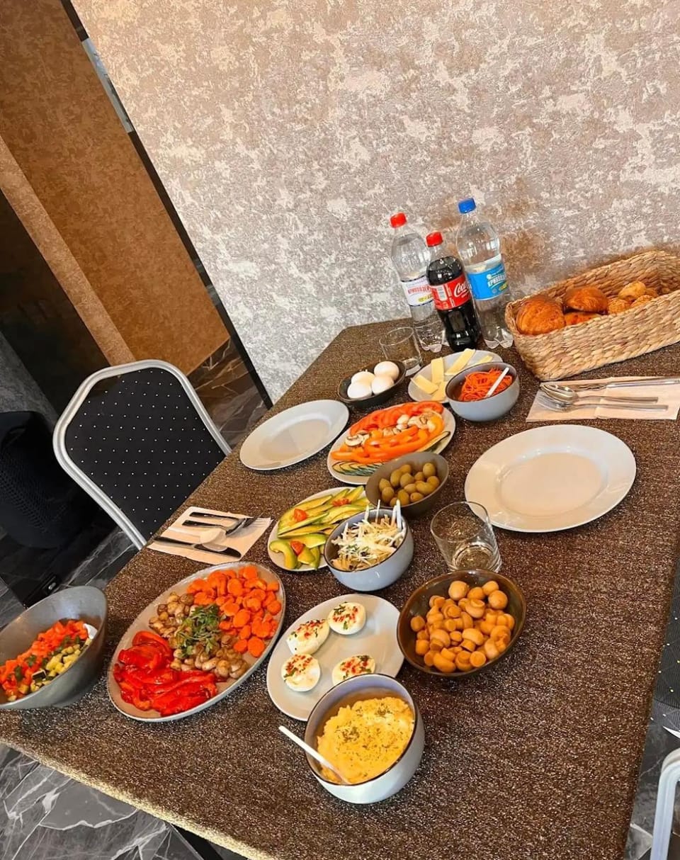 Restaurant/places to eat, Restaurant/places to eat
