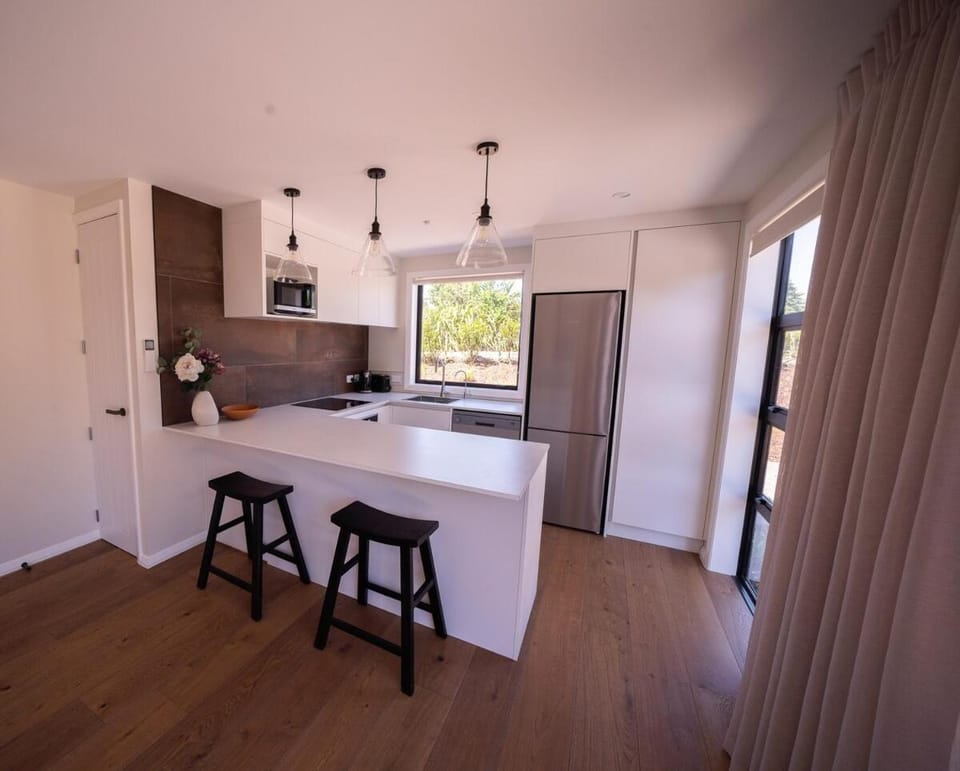 Dining area, kitchen
