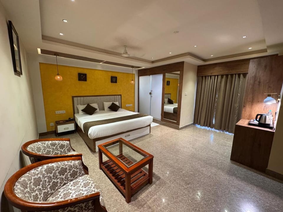 Ceylon Bake House Woodland Junction Ernakulam Hotel in Kochi
