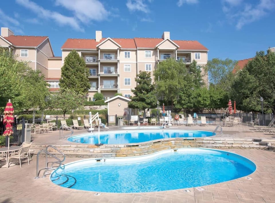 Branson at the Meadows- 3 BR- Apartment with resort access House in Branson