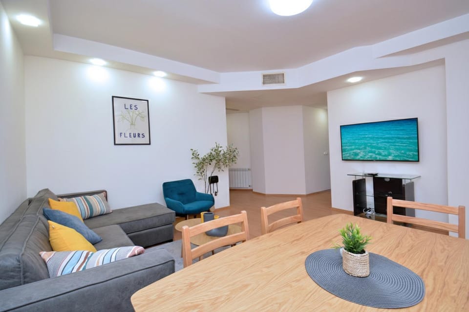 TV and multimedia, Living room, air conditioner