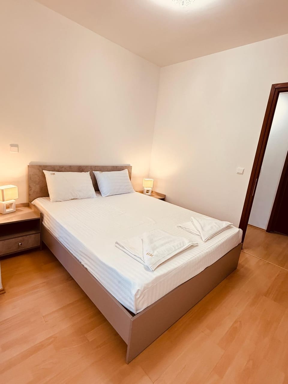 Bed, Photo of the whole room, towels