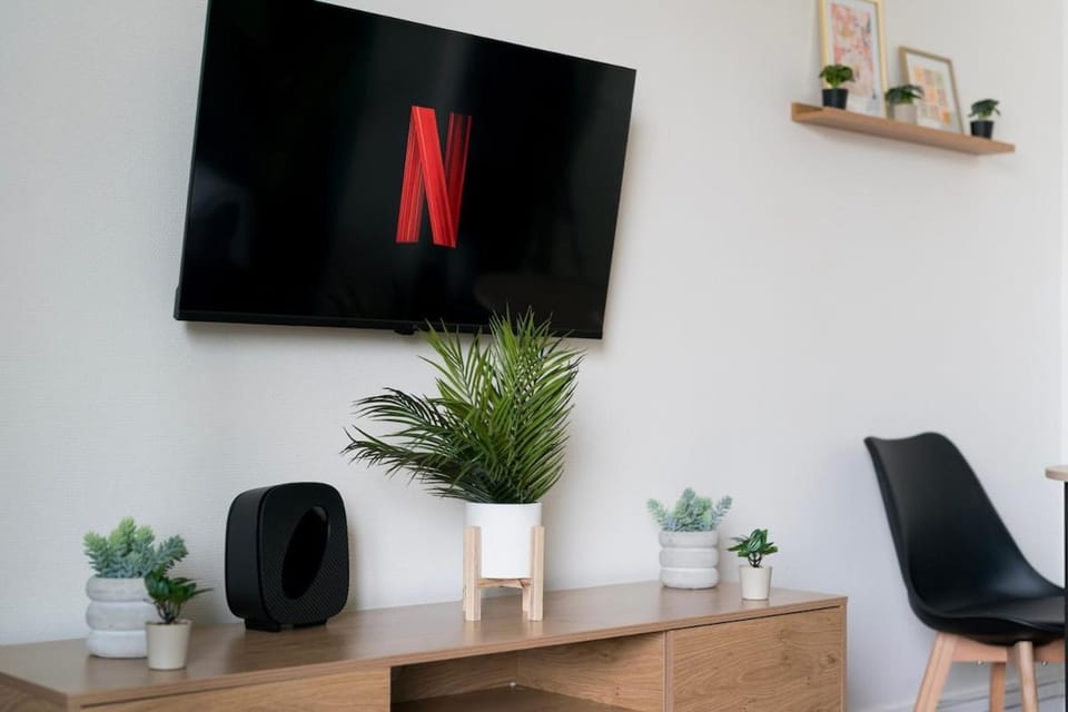 Le Verdoyant Netflix Grand balcon Padel Apartment in Villeurbanne