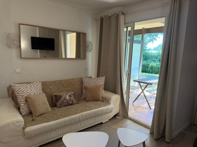 "LE LOFT" , 4 Personnes, Rez de jardin, Terrasse, Piscine Deauville Apartment in Deauville