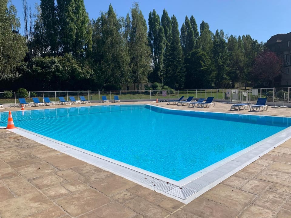 "LE LOFT" , 4 Personnes, Rez de jardin, Terrasse, Piscine Deauville Apartment in Deauville