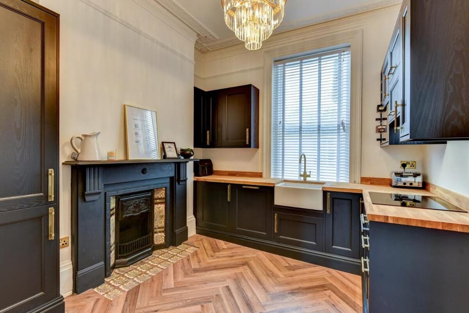 Modern One Bedroom Near the Sea - 26Marine Sq by Bluehouse Shortlets Brighton Apartment in Brighton