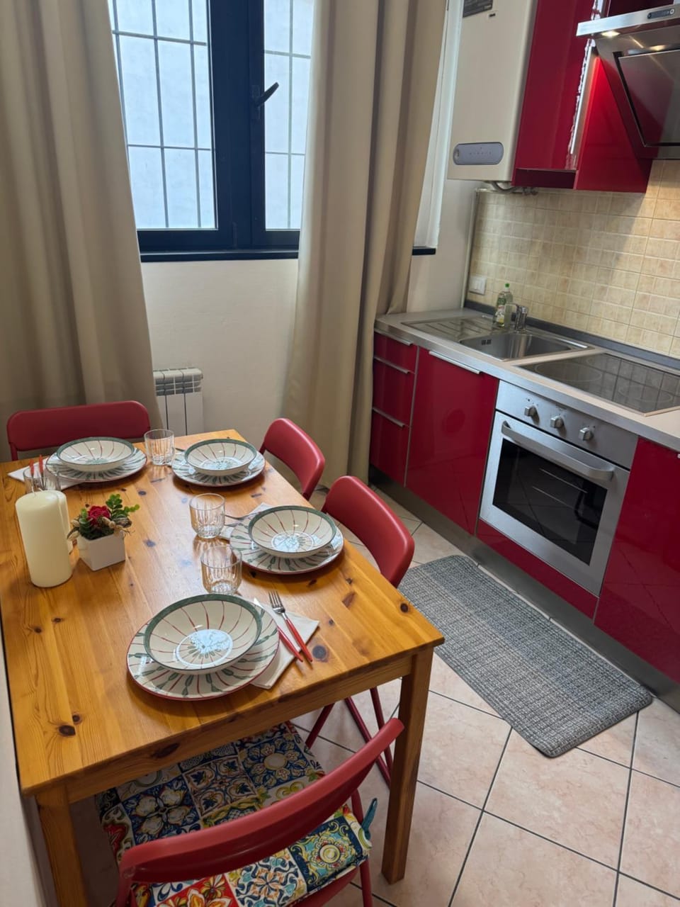 Kitchen or kitchenette, Dining area, stove