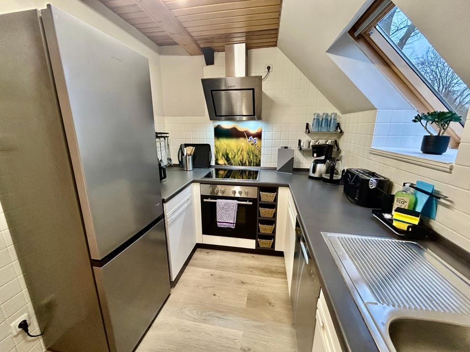 Coffee/tea facilities, Kitchen or kitchenette, dishwasher, heating, internet, oven, pet friendly, stove, toaster, kitchen
