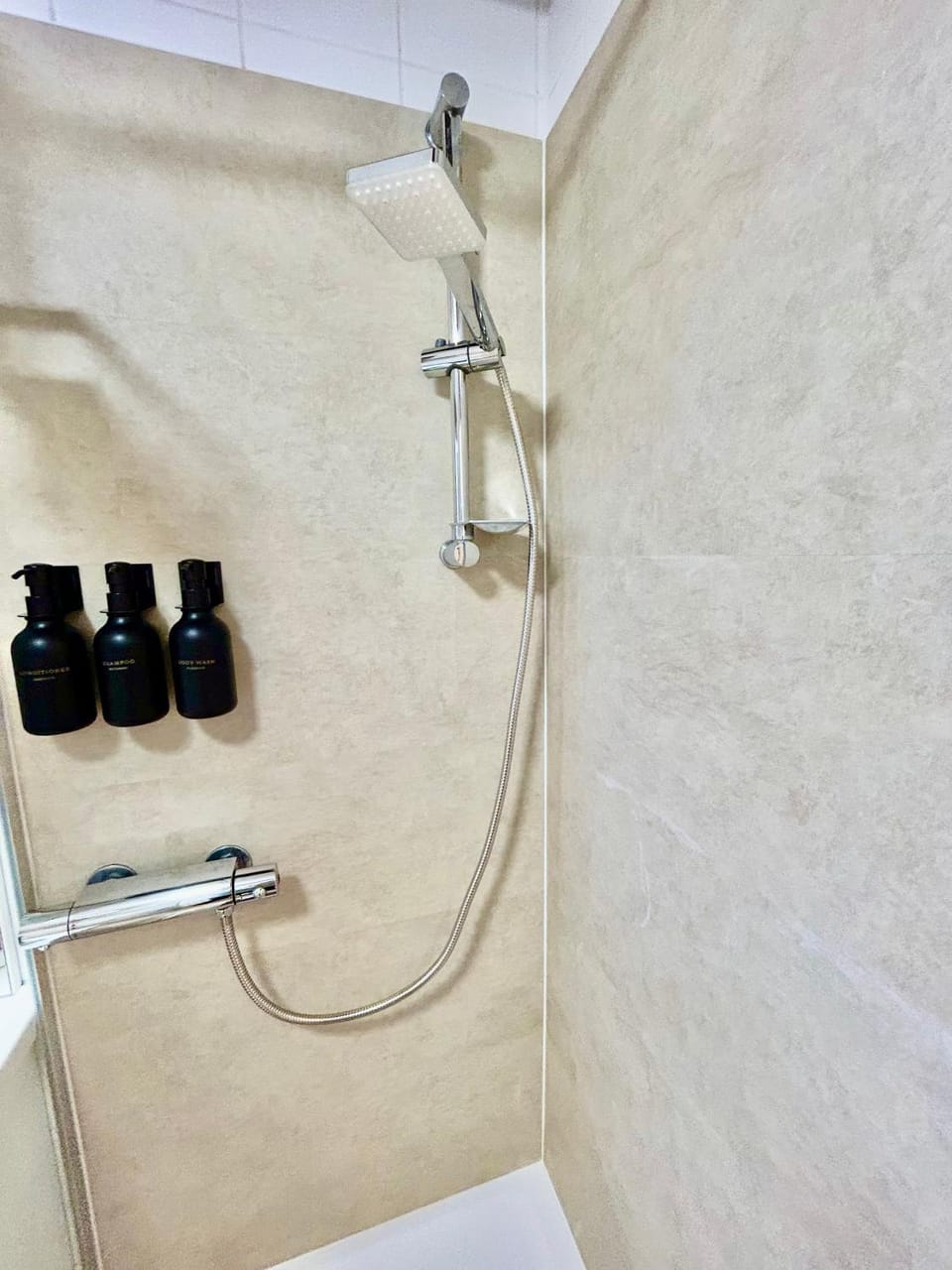 Shower, Bathroom, hair dryier, heating, internet, towels