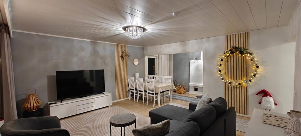 Communal lounge/ TV room, TV and multimedia, Living room, Evening entertainment