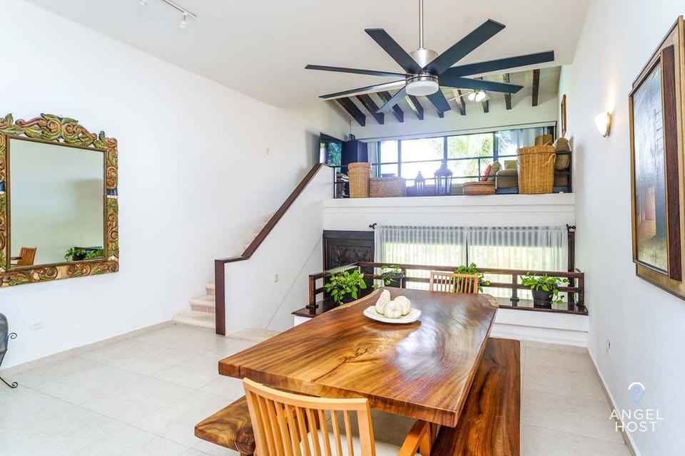 Seating area, Dining area