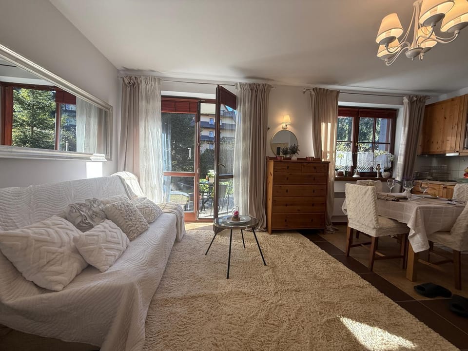 Bed, Kitchen or kitchenette, Living room, Photo of the whole room, Seating area, Dining area, Bedroom