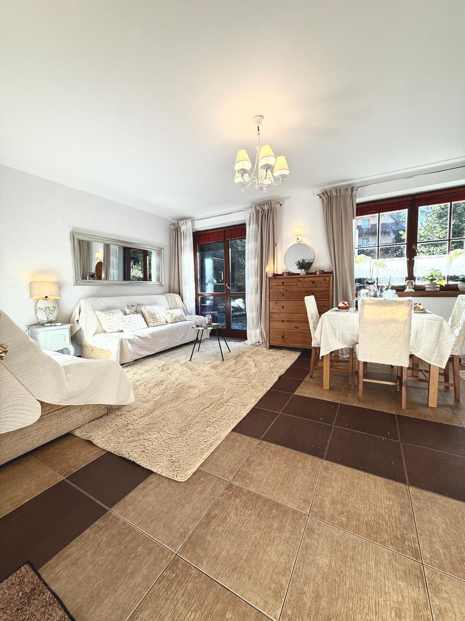 Bed, Living room, Photo of the whole room, Seating area, Dining area, Bedroom