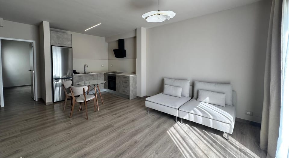 Photo of the whole room, Seating area