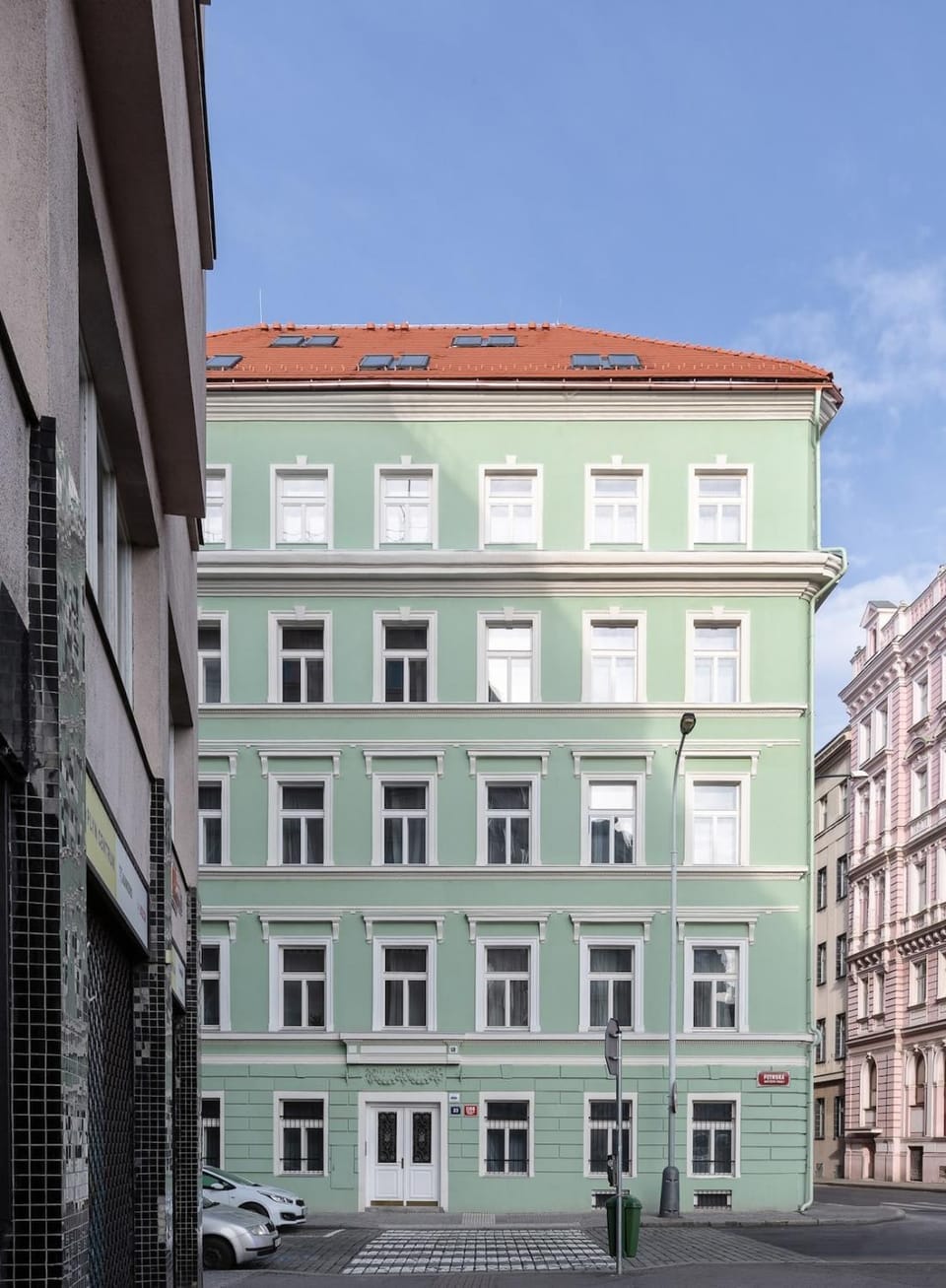 Property building, Location