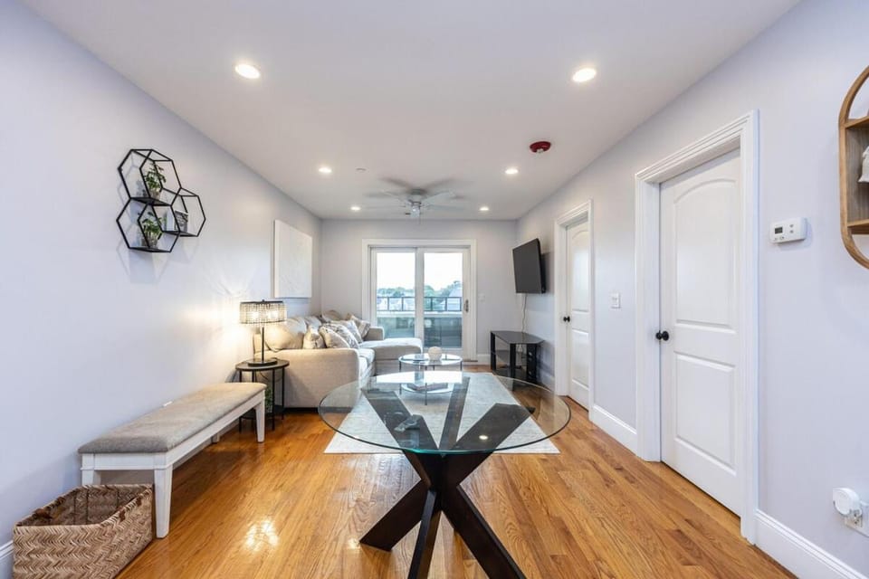 NEW -Entire Place-Laundry In Unit -Family Friendly Apartment in Somerville