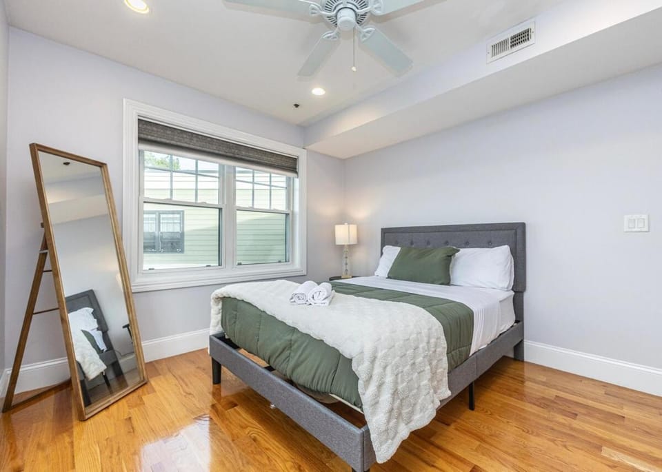 NEW -Entire Place-Laundry In Unit -Family Friendly Apartment in Somerville