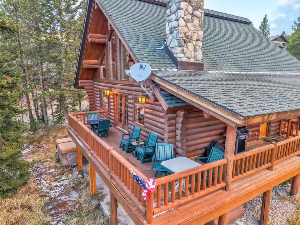 Big Sky Cozy Cabin Lone Peak Views Hot Tub Cabin in Big Sky