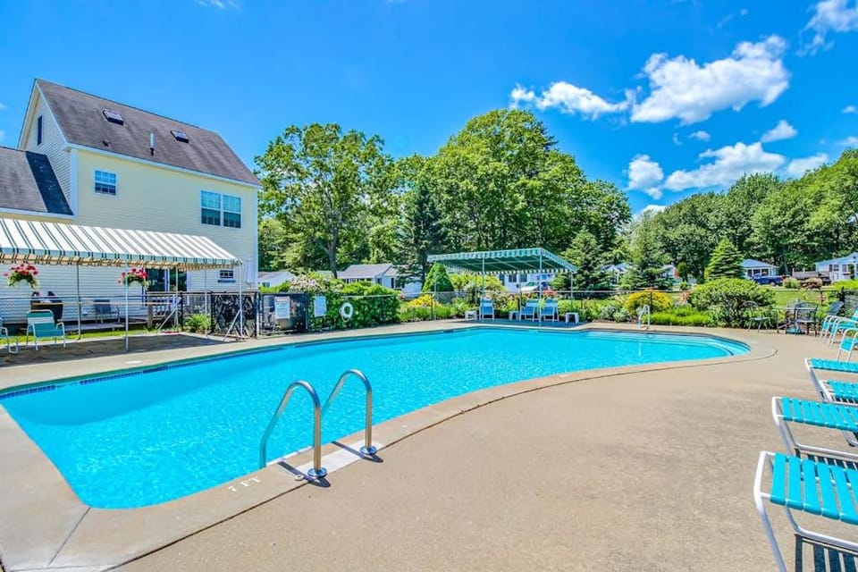 The Lighthouse Getaway -- Holiday House M19 Apartment in Wells