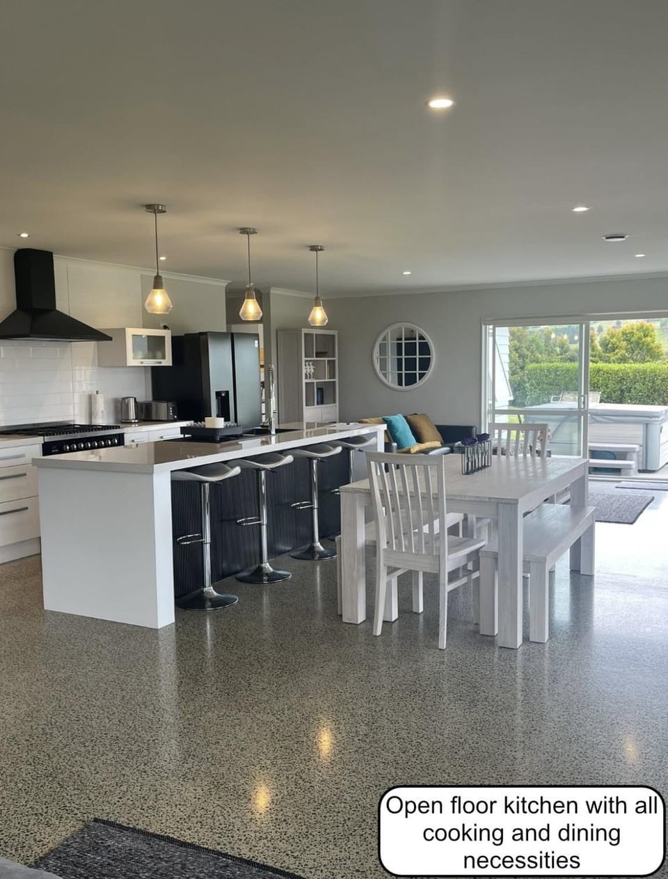 Dining area, kitchen