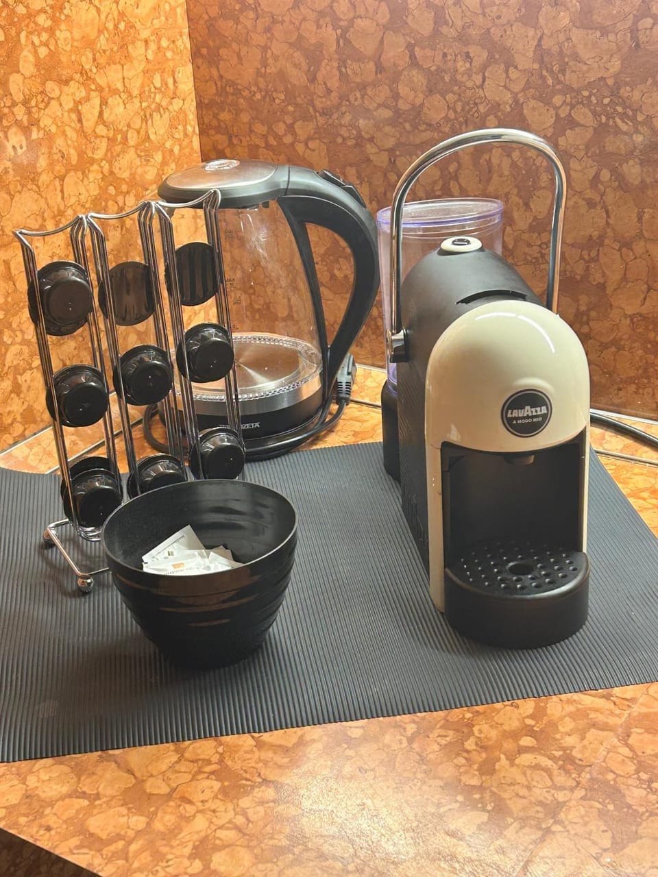 Coffee/tea facilities, toaster