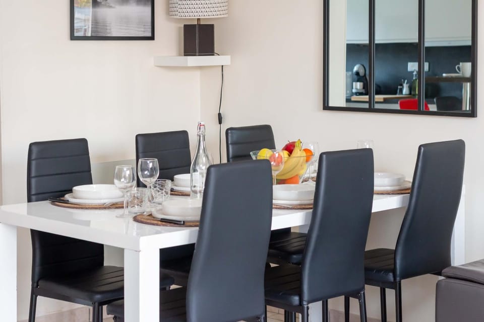 Food and drinks, Dining area, Food