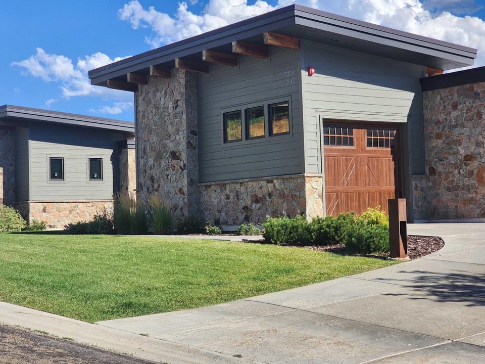 Luxury Ridge Townhome Stunning Eden Valley Views House in Utah