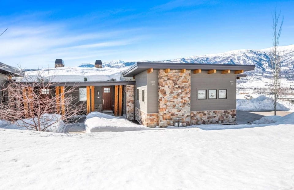 Luxury Ridge Townhome Stunning Eden Valley Views House in Utah