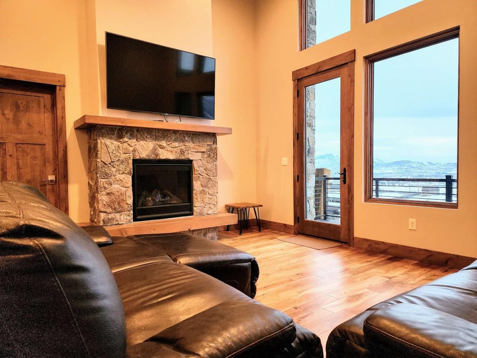 Luxury Ridge Townhome Stunning Eden Valley Views House in Utah