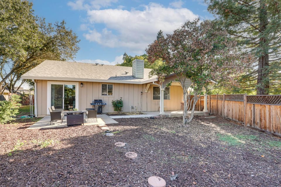 Pet-Friendly Yard! Home 3 Mi to Sky River Casino House in Elk Grove