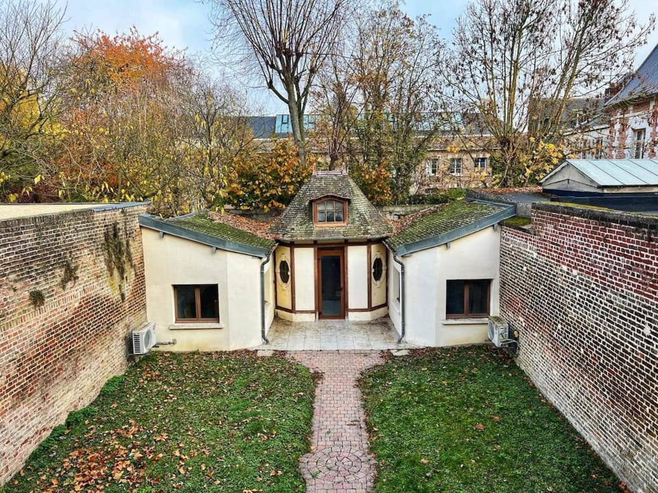 T2 spacieux & calme - vue jardin, Amiens centre Apartment in Amiens