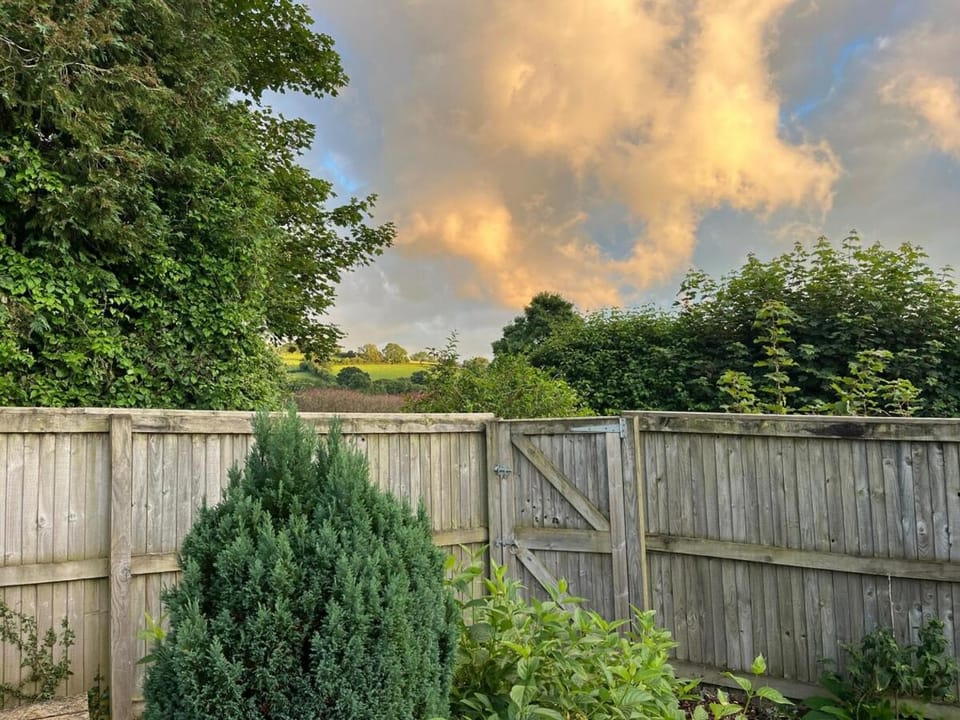 Bungalow on Dartmoor's Edge, Parking & Garden House in Ashburton