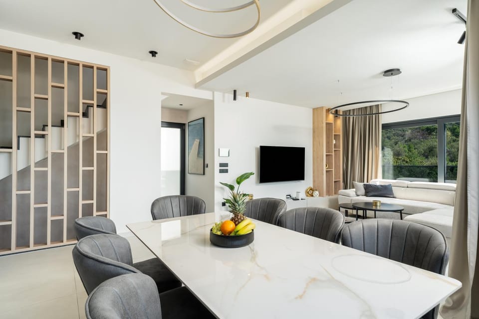 Communal lounge/ TV room, Living room, Seating area, Dining area