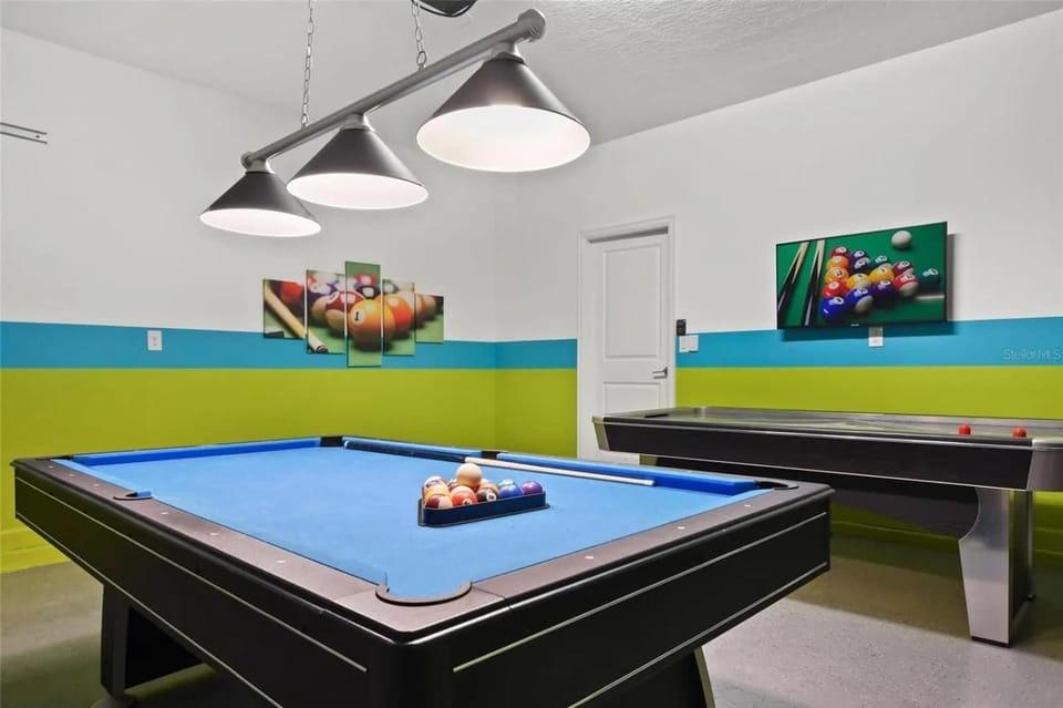 Billiard, Game Room