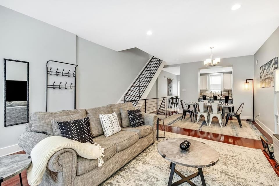 Outstanding Home Relaxing Rooftop with Patio & Grill House in Philadelphia