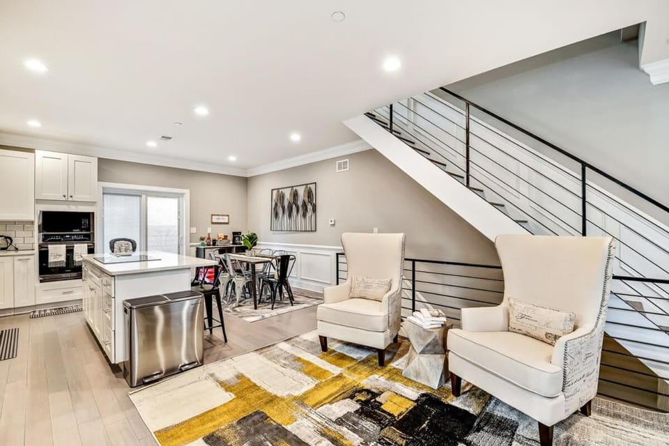 Exceptional Downtown Townhome with Roof Deck -4Bedroom & 3Baths House in Philadelphia