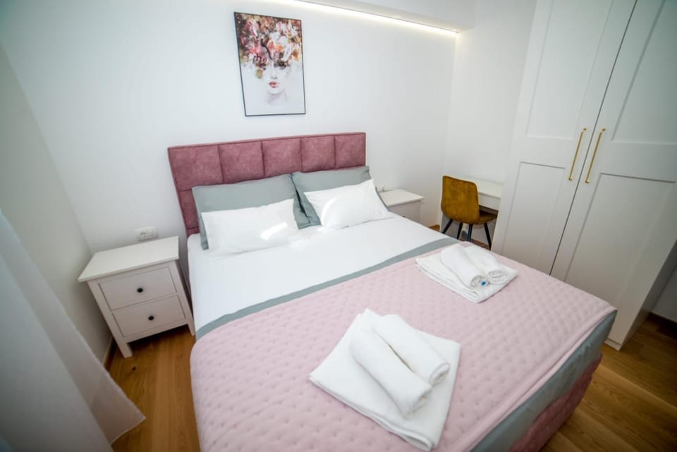 Seating area, Bedroom