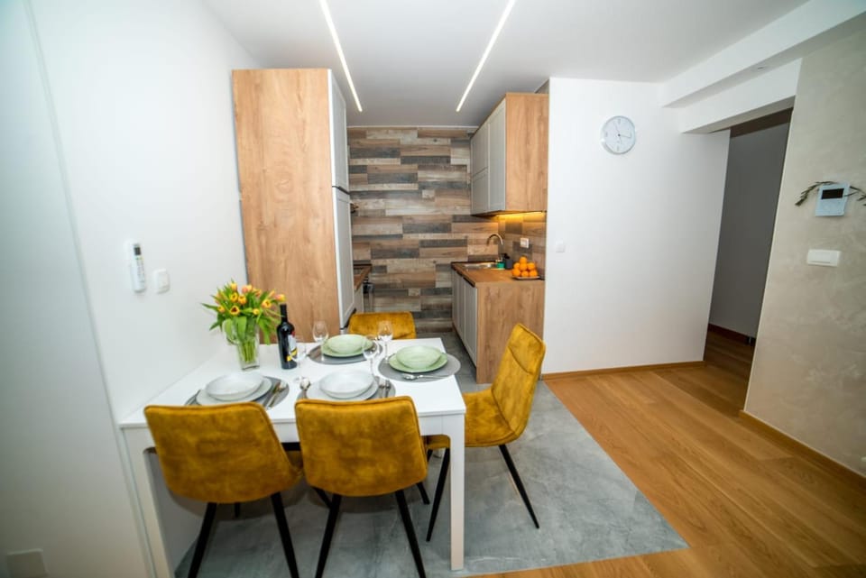 Kitchen or kitchenette, Living room, Seating area, Dining area, wardrobe