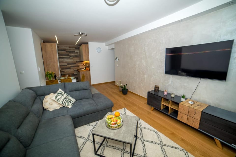 Communal lounge/ TV room, TV and multimedia, Living room, Seating area