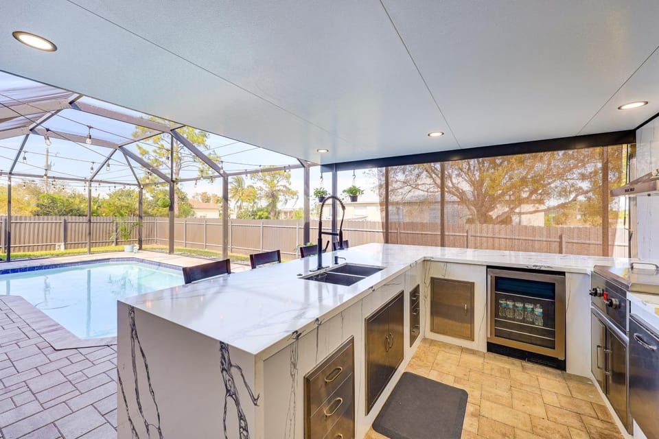 Heated Pool & Outdoor Kitchen: Cape Coral Home House in Cape Coral