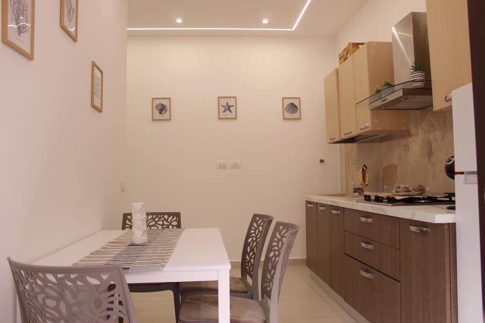 Dining area, kitchen