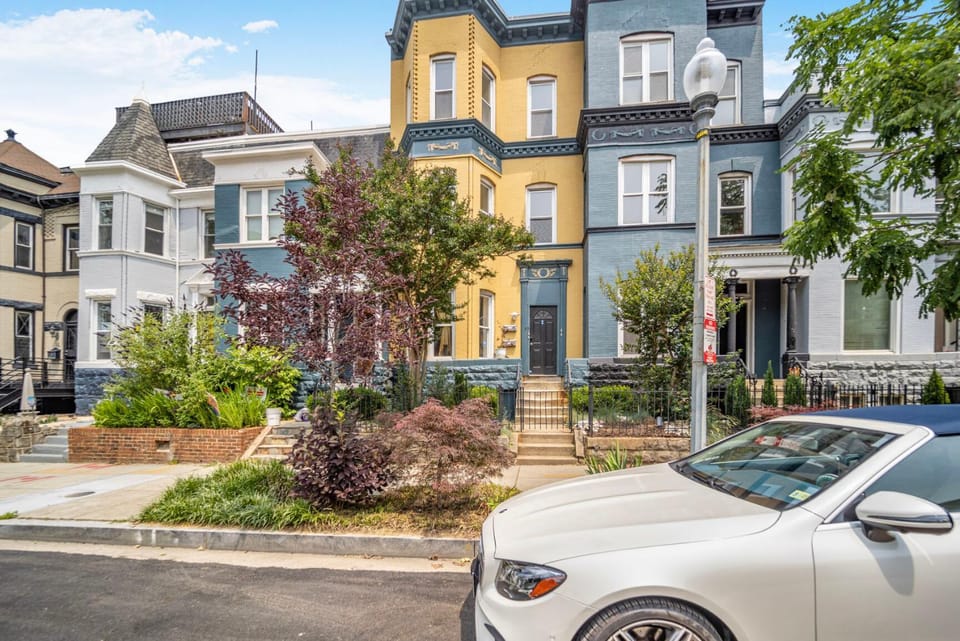 Stylish Redbrick 1BR in Heart of DC Unit A Apartment in District of Columbia