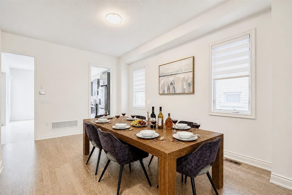 Photo of the whole room, Dining area