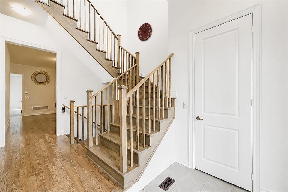Modern Spacious Luxury detached-House new in RH Apartment in Richmond Hill