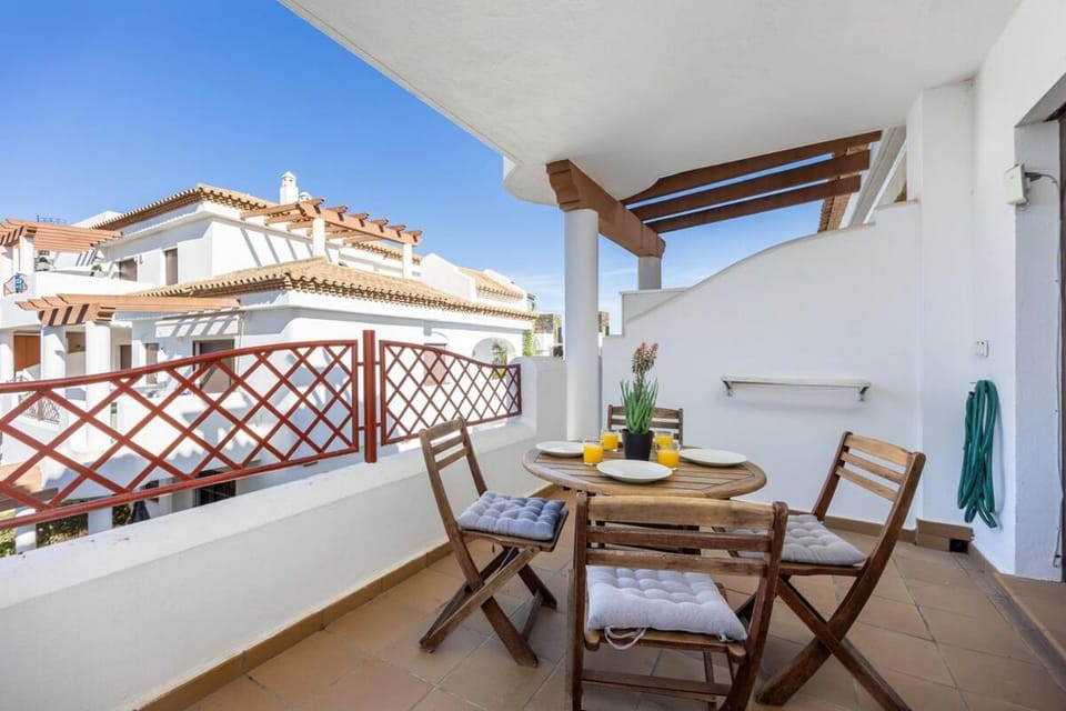 Property building, Patio, Day, View (from property/room), Balcony/Terrace, Seating area, Dining area