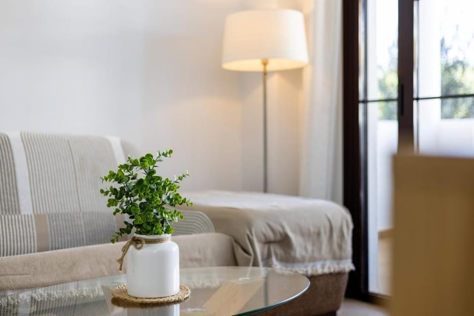 Communal lounge/ TV room, Living room, Seating area