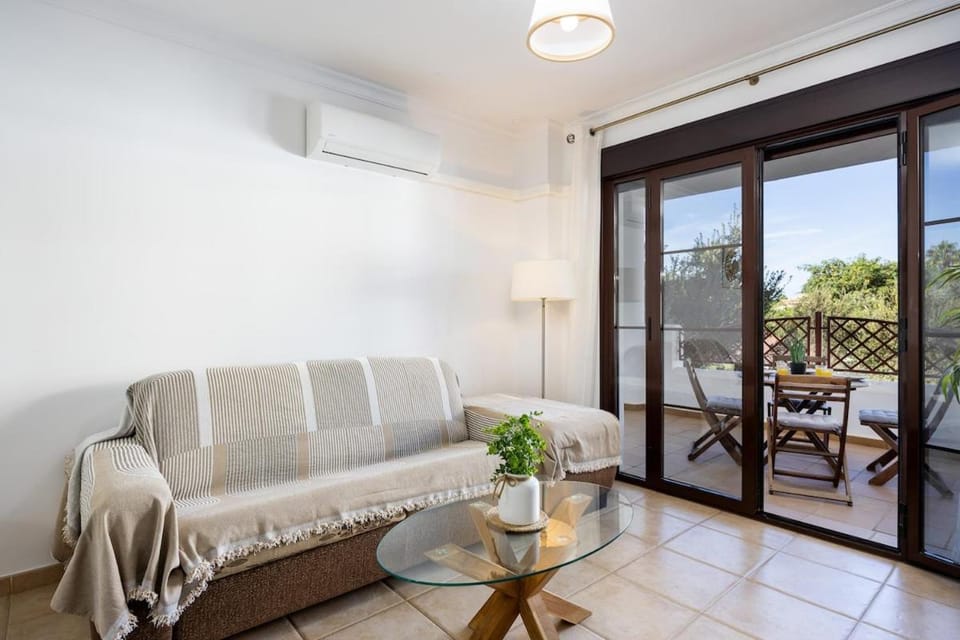 Patio, View (from property/room), Balcony/Terrace, Living room, Seating area, Dining area, air conditioner